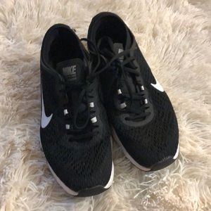 Nike training zoom fit size 7